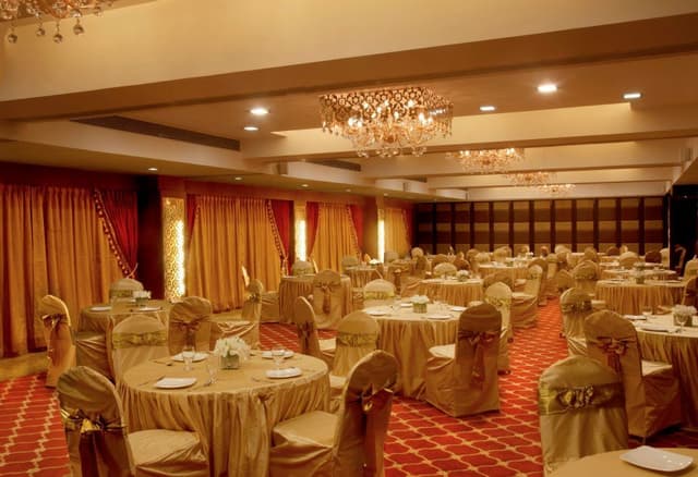 Golden Leaf Banquets